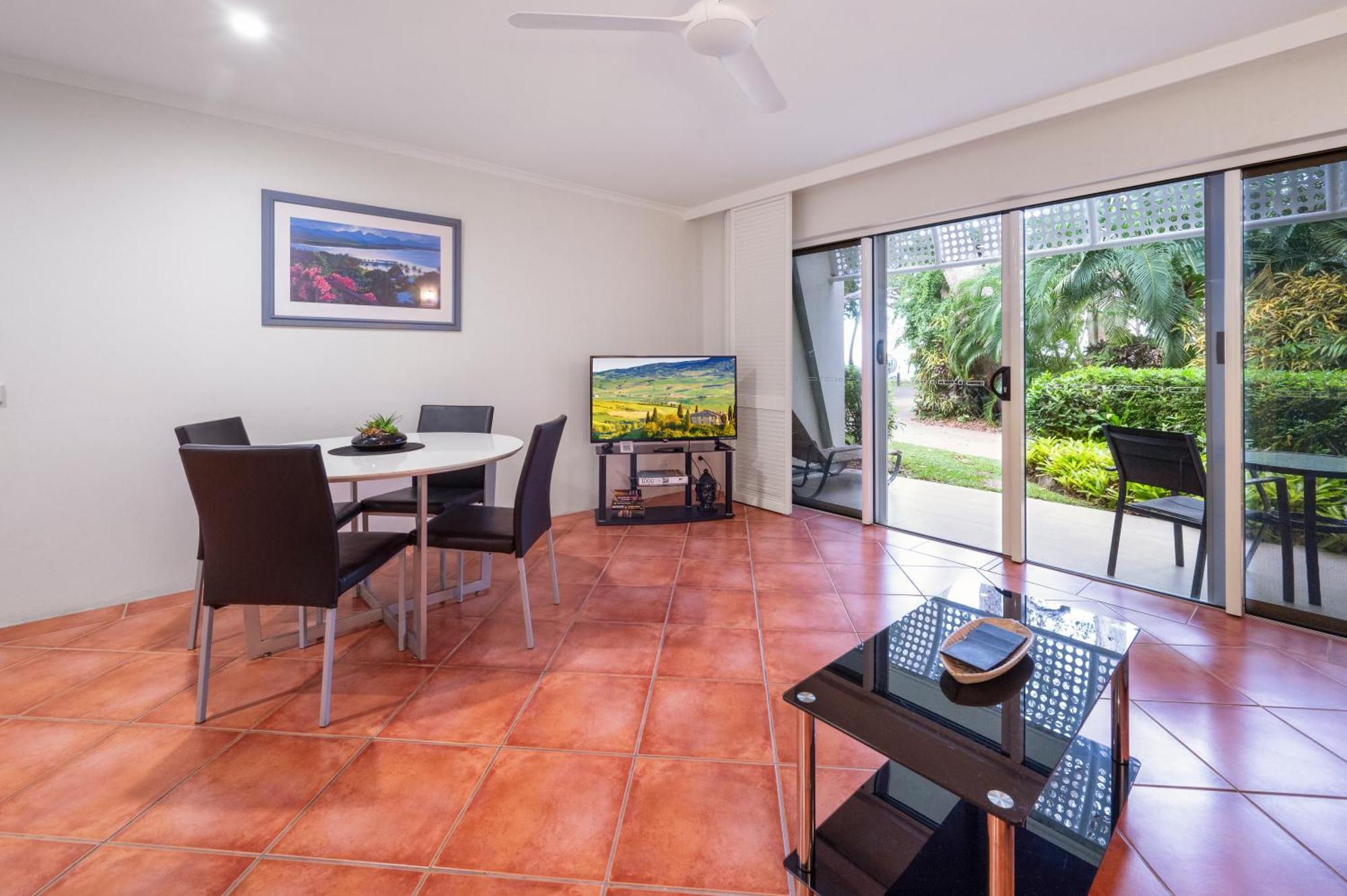 Marlin Waters Beachfront Apartments Палм-Коув Экстерьер фото