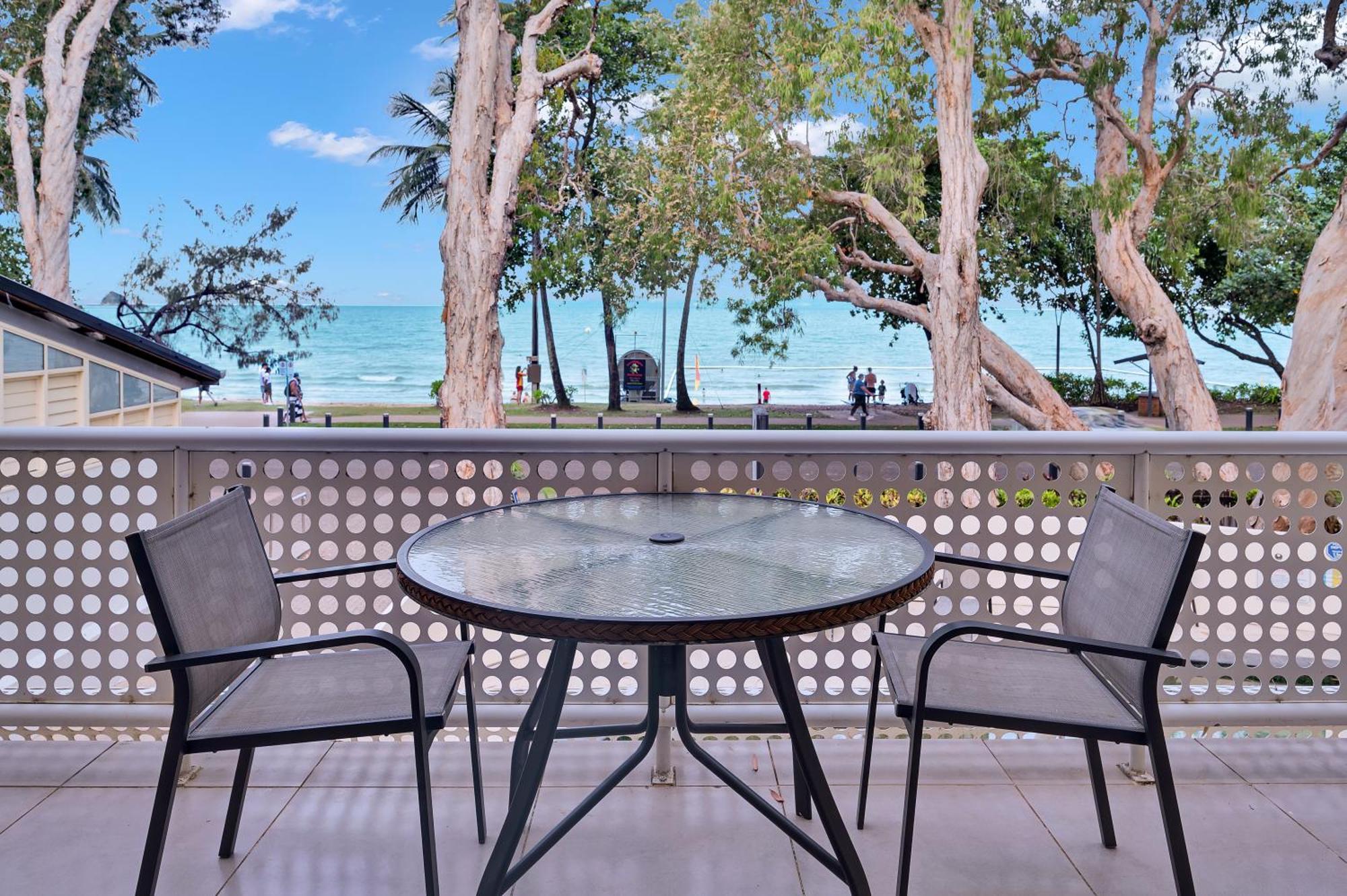 Marlin Waters Beachfront Apartments Палм-Коув Экстерьер фото