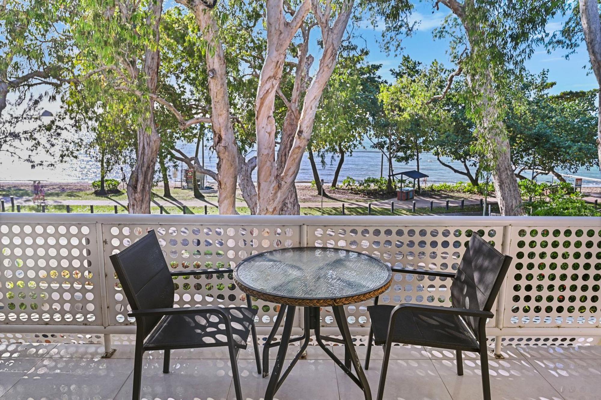 Marlin Waters Beachfront Apartments Палм-Коув Экстерьер фото